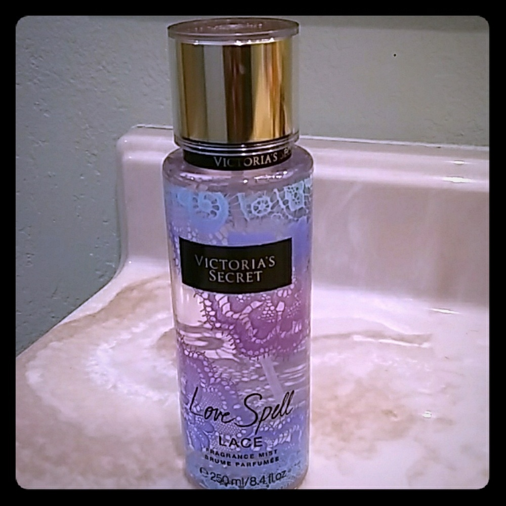 Victoria's Secret Love Spell Lace fragrance mist